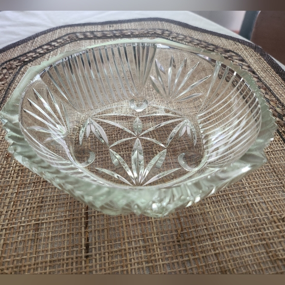 VTG Lead Crystal Glass Candy Bowl Dish Footed Floral Leaf Pattern - Picture 9 of 11